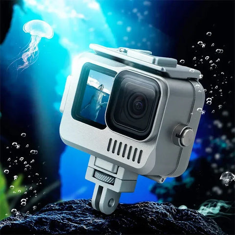 Vedenpitävä alumiinikotelo lisävarustepidikkeellä ja kylmäkenkällä GoPro Hero12/11/10/9 -kameroille, musta