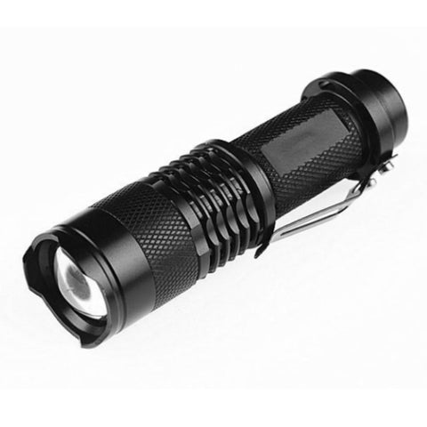 Kompakt LED Ficklampa med Zoom – 240lm, 3 Ljuslägen & Aluminiumkropp
