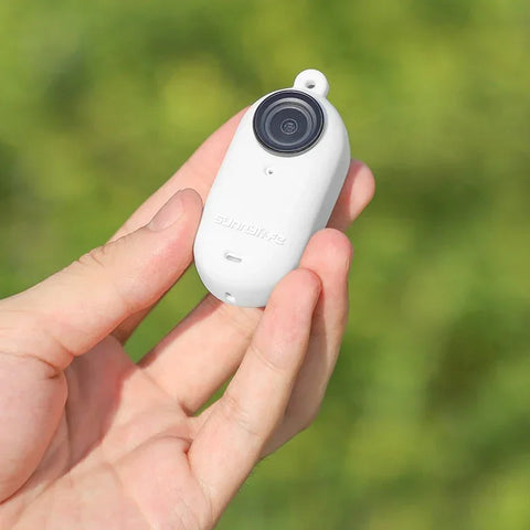 Silikonikuori / kotelo linssinsuojuksella ja hihnalla Insta360 GO 3 -kameralle - Valkoinen