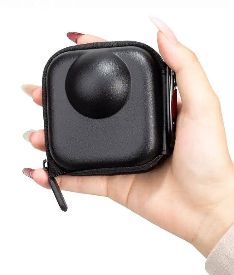 Skyddande GoPro MAX2 väska för kompakt actionkamera, svart och robust.